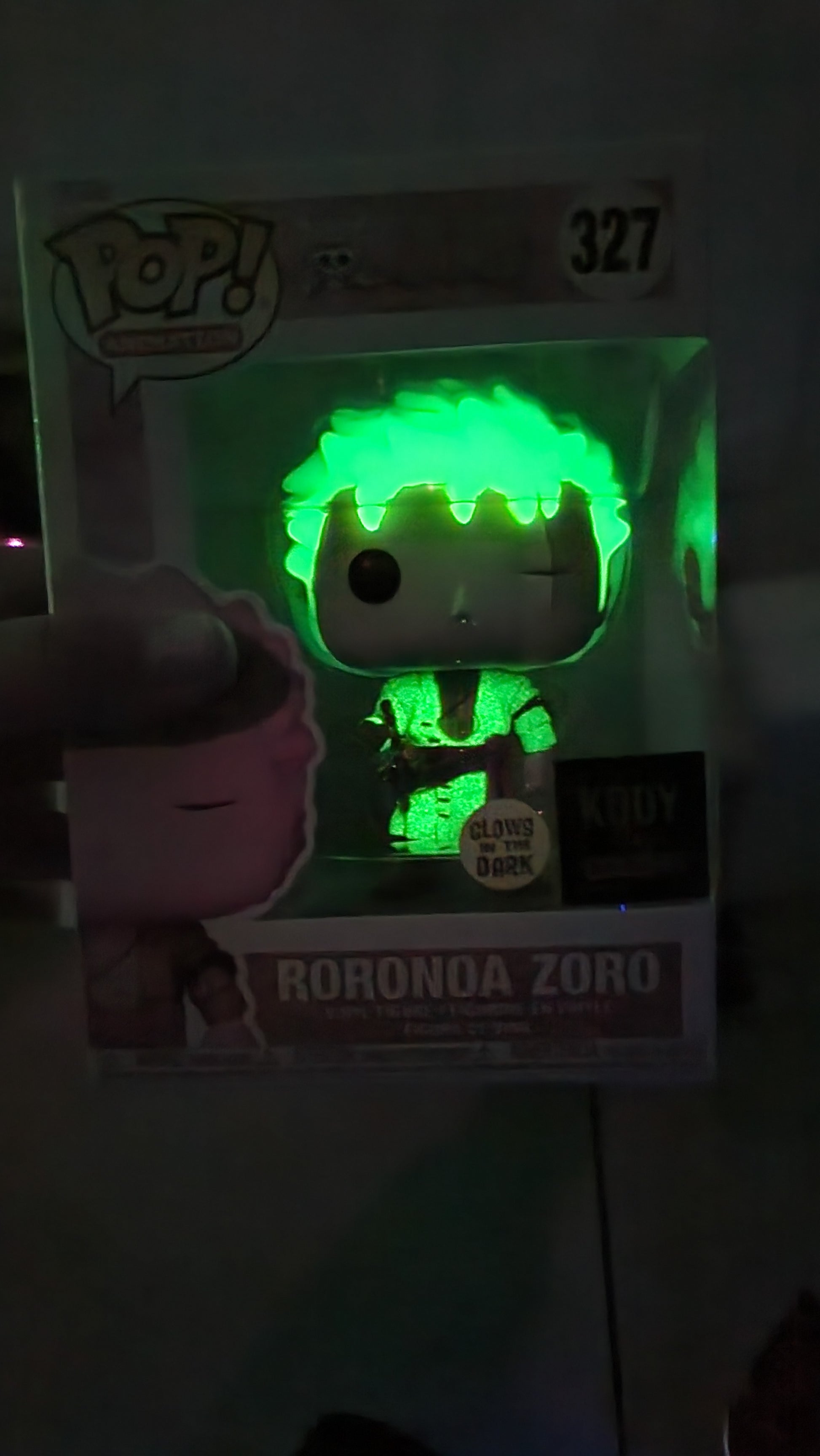 Funko POP! Roronoa Zoro - One Piece #327 Glows in the Dark + Kody Excl – MU  Collects